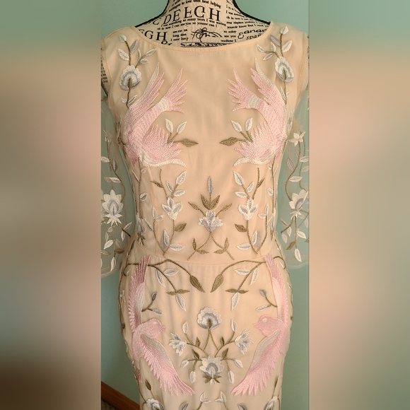 Too Tang Embroidered Gown Size M - Picture 2 of 6